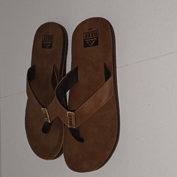 Reef boys leather flip flops Size 4/5 - Picture 4 of 14